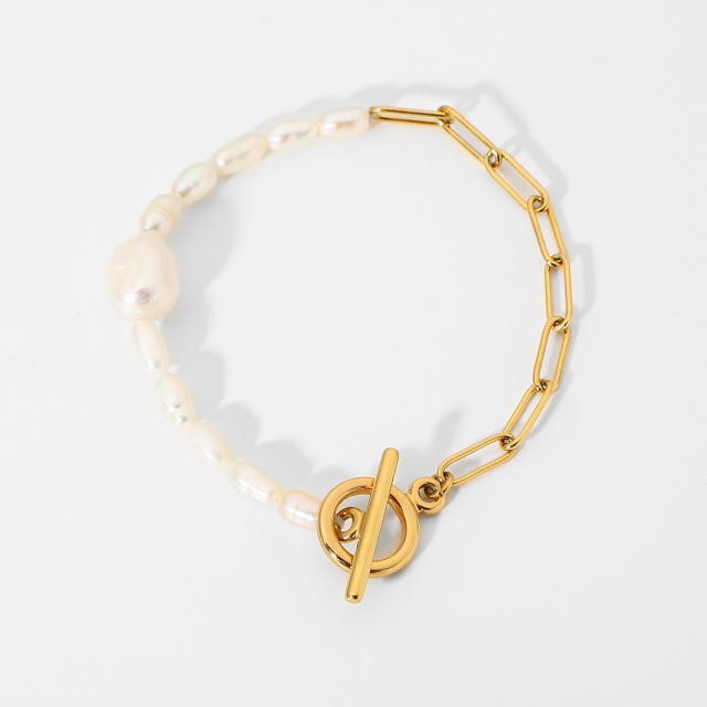 Pearl and link chain toggle bracelet