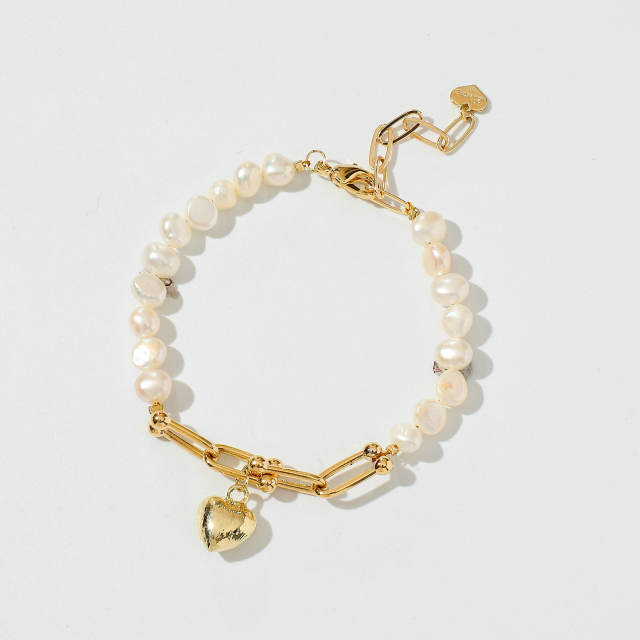 Pearl chain bracelet with heart charm