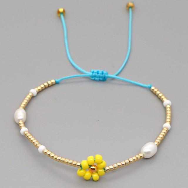 Little daisy TOHO beads pearl bracelet