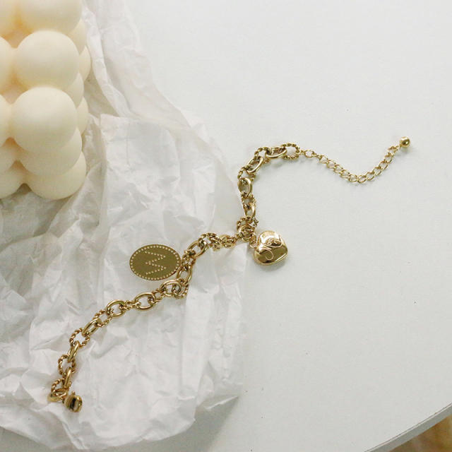 Link chain bracelet with engraved charm