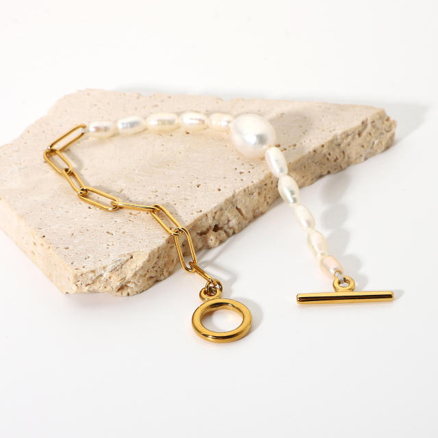 Pearl and link chain toggle bracelet