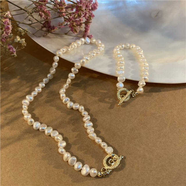 Baroque pearl bead toggle bracelet