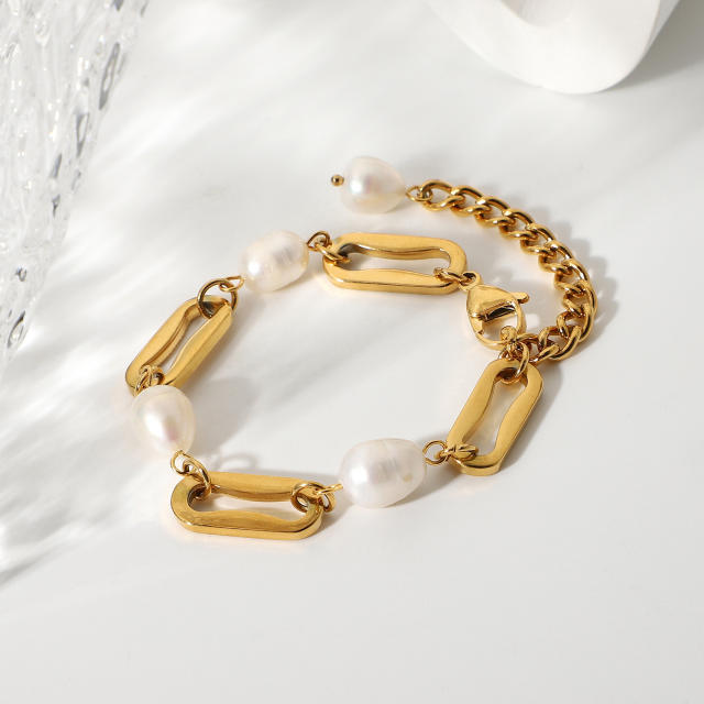 Pearl and link chain bracelet