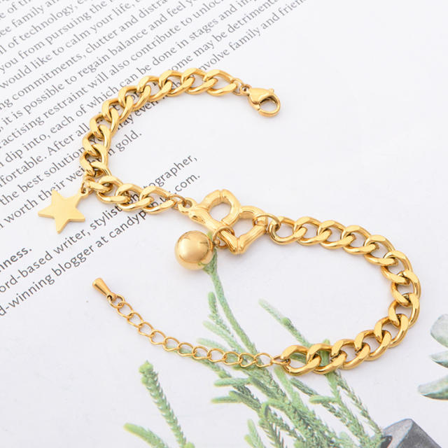 Chain bracelet with B letter