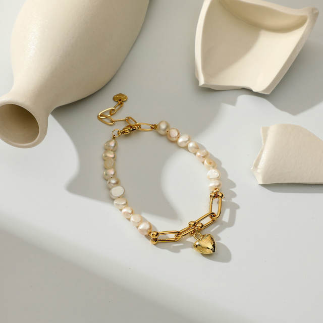 Pearl chain bracelet with heart charm