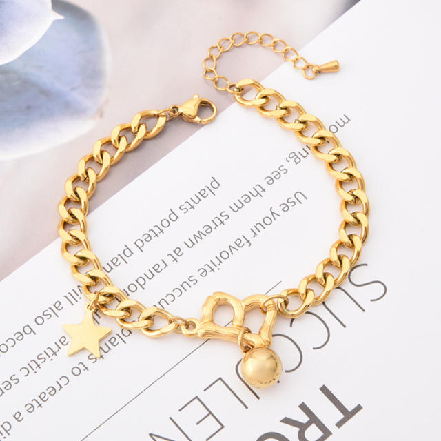 Chain bracelet with B letter