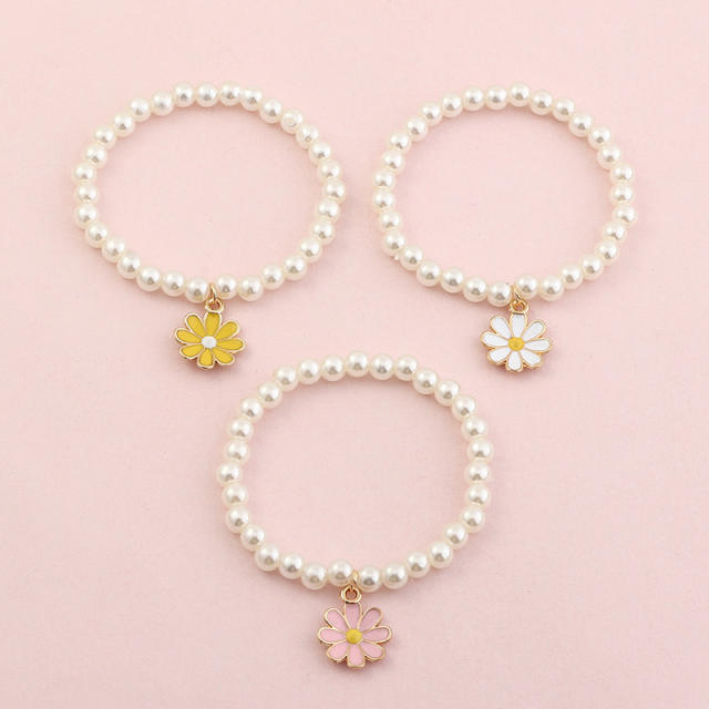 Flower charm pearl bracelet