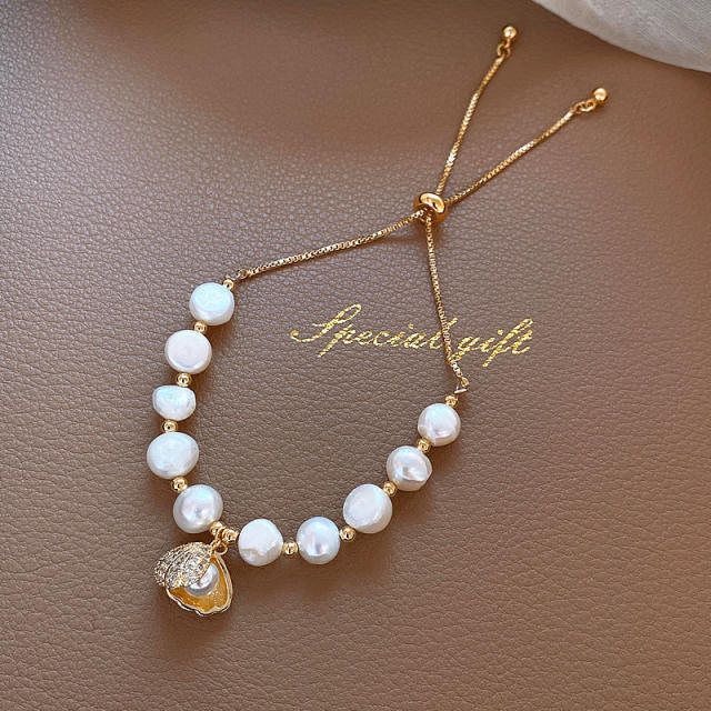 Shell charm natural pearl bracelet