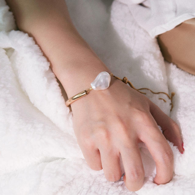 Baroque pearl chain bracelet