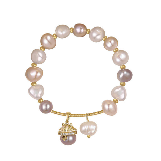 Lucky cat charm natural pearl bracelet
