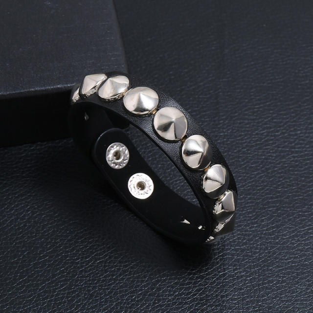 One row rivet leather bracelet
