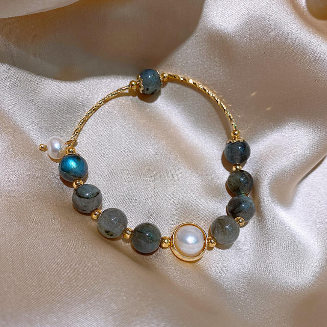 Crystal pearl bracelet