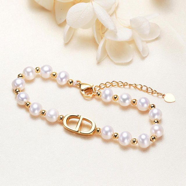 Freshwater pearl bracelet