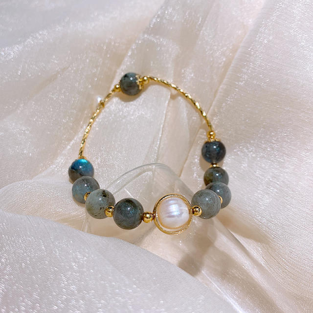 Crystal pearl bracelet