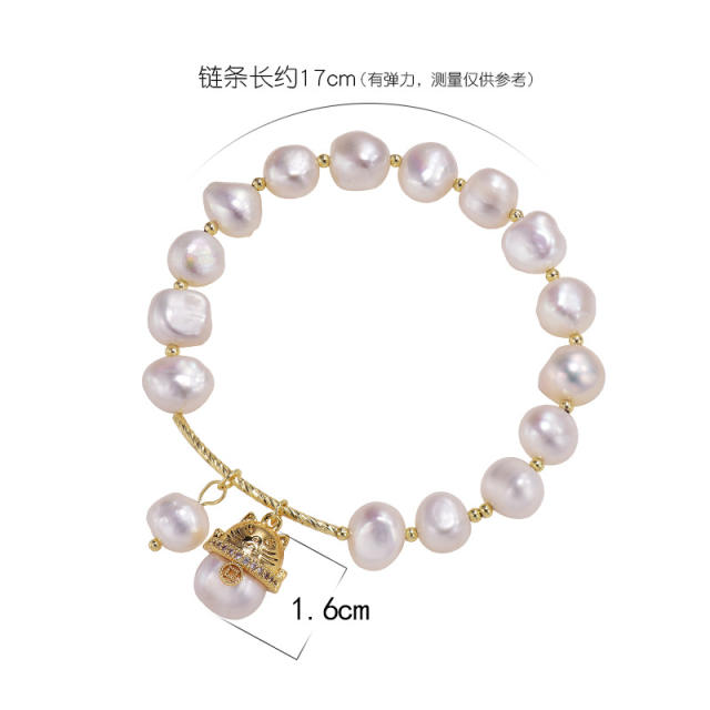 Lucky cat charm natural pearl bracelet