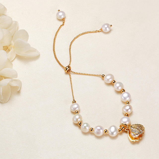 Shell charm freshwater baroque pearl bracelet