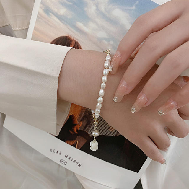 White rose charm natural pearl bracelet
