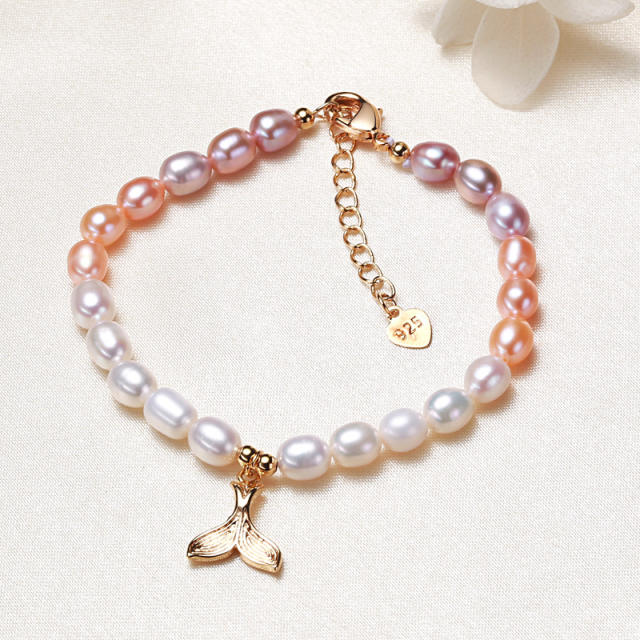 Shell charm freshwater pearl bracelet