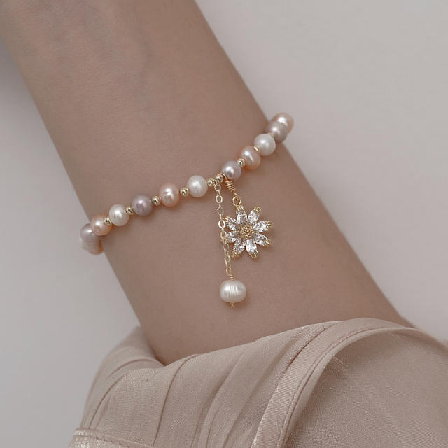Sunflower charm natural pearl bracelet