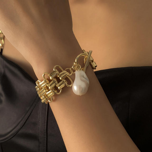 Baroque pearl charm toggle chain bracelet