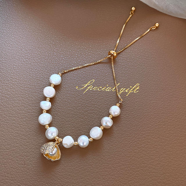 Shell charm natural pearl bracelet