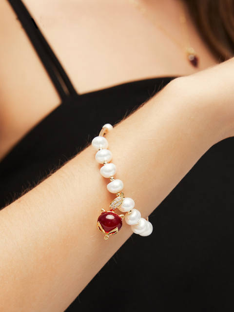 Natural pearl fox charm bracelet