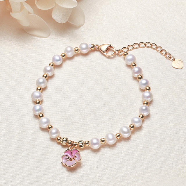 Flower charm freshwater pearl bracelet