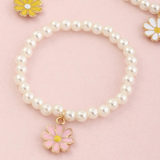 Flower charm pearl bracelet