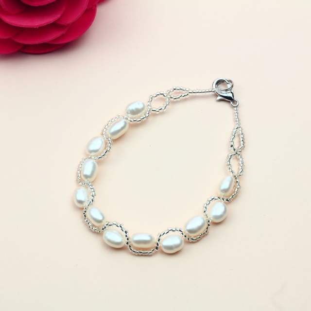 Freshwater pearl bracelet