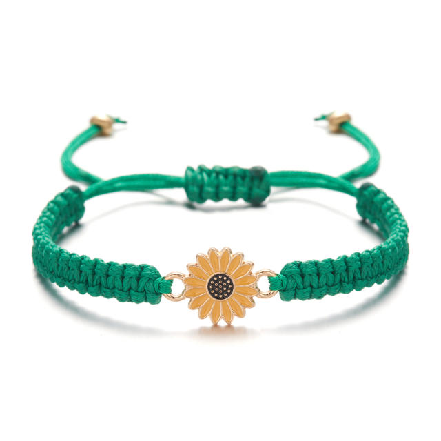 Creative enamel daisy macrame bracelet