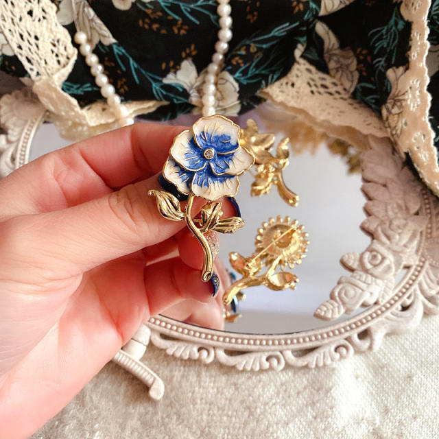 Elegant enamel flower women brooch