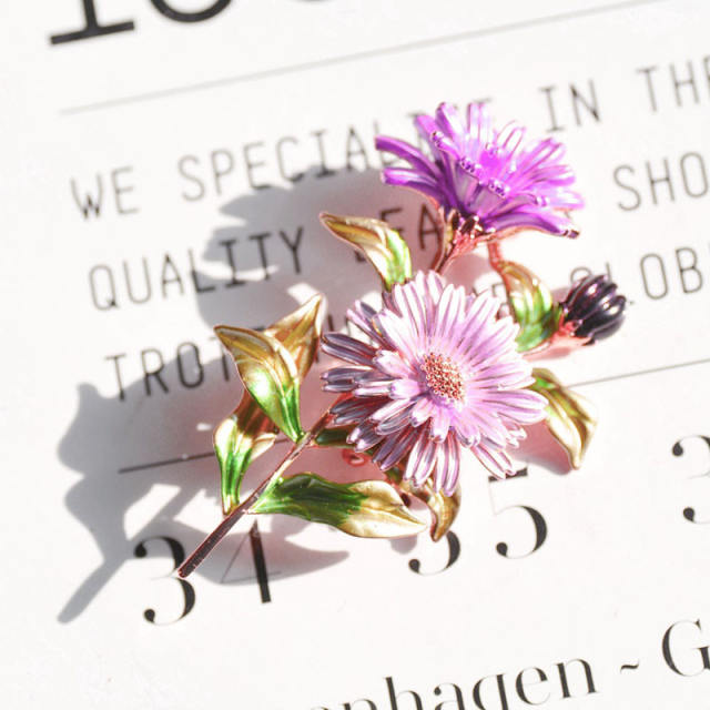 Enamel flower elegant brooch