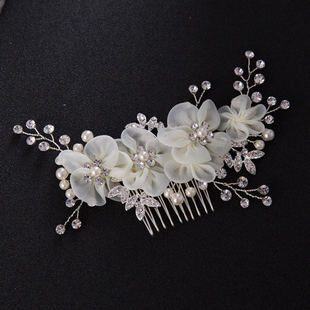 White flower rhinestone bridal hair comb