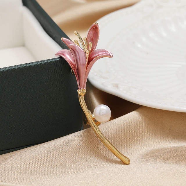 Pink pearl flower brooch