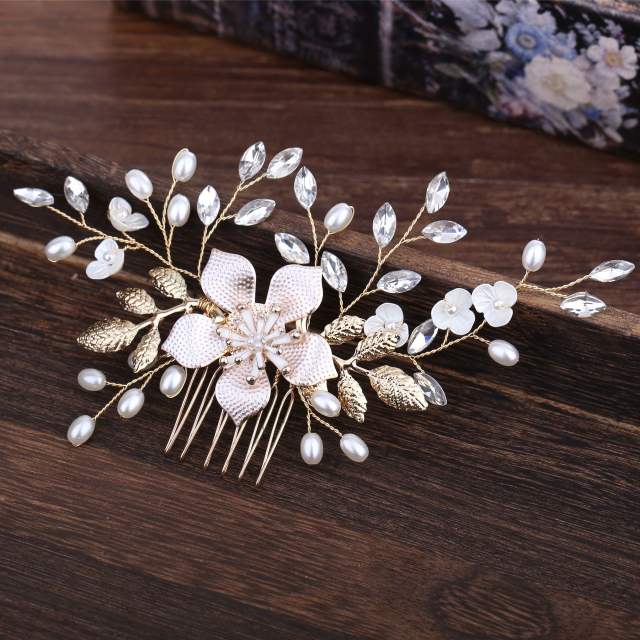 Luxury pearl flower hair comb