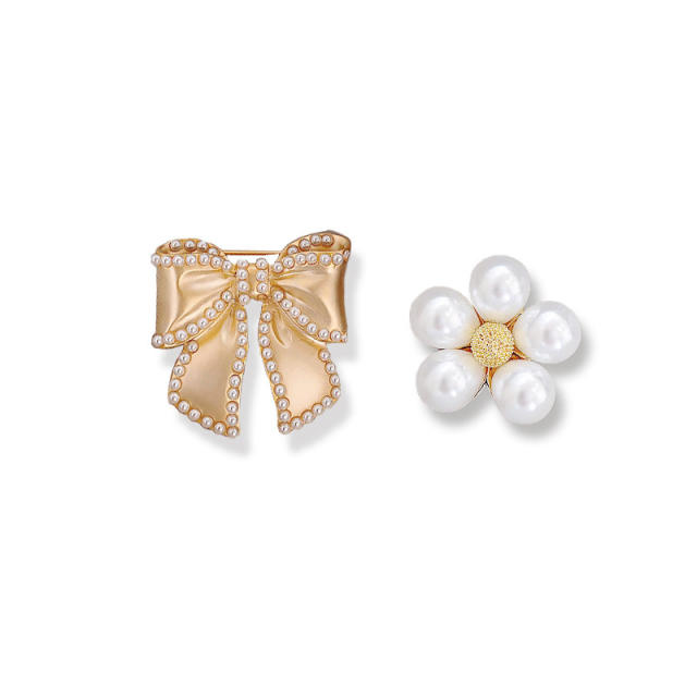 Flower pearl simple brooch