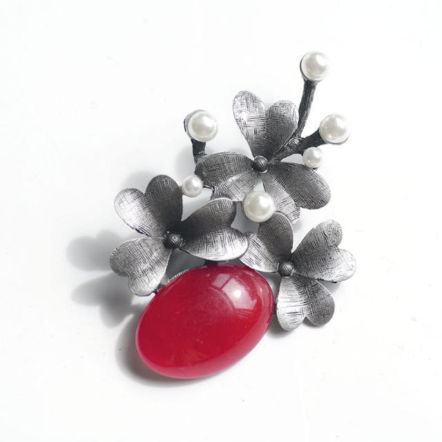 Fashion pearl flower brooch