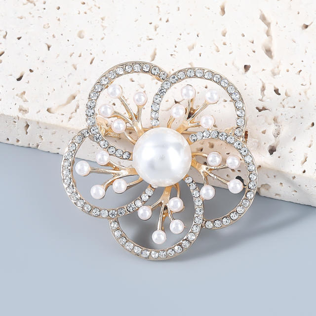 Diamond pearl flower brooch