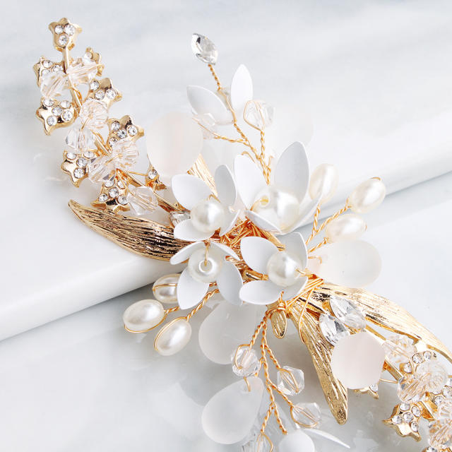 White flower crystal beaded alligator clip