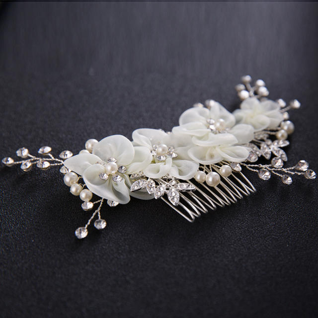 White flower rhinestone bridal hair comb