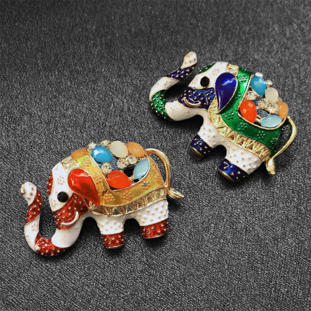 Color enamel diamond elephant brooch