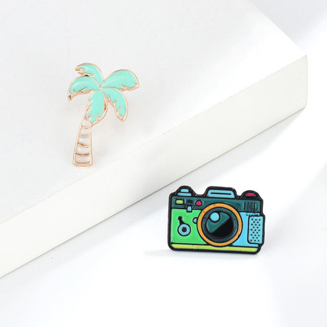 Cartoon camera coconut badge brooch pin