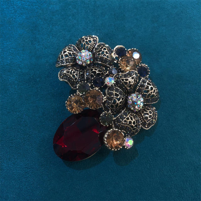 Vintage crystal diamond flower brooch