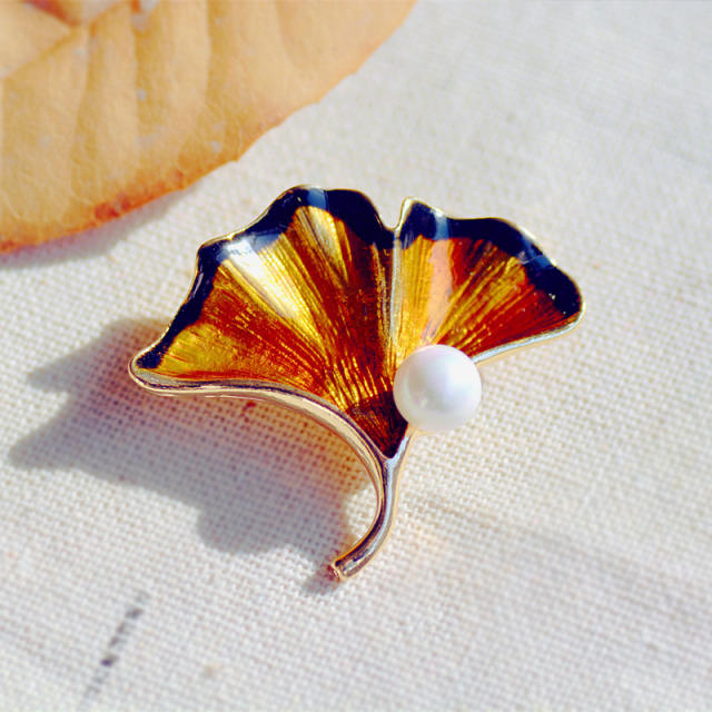 Dripping shell pearl brooch