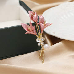 Pink pearl flower brooch