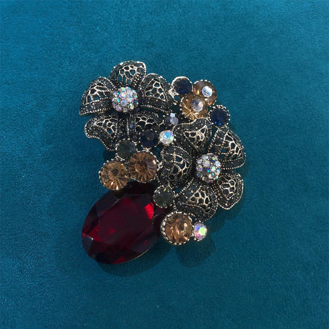 Vintage crystal diamond flower brooch