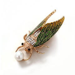 Dripping oil golden cicada pearl unisex brooch