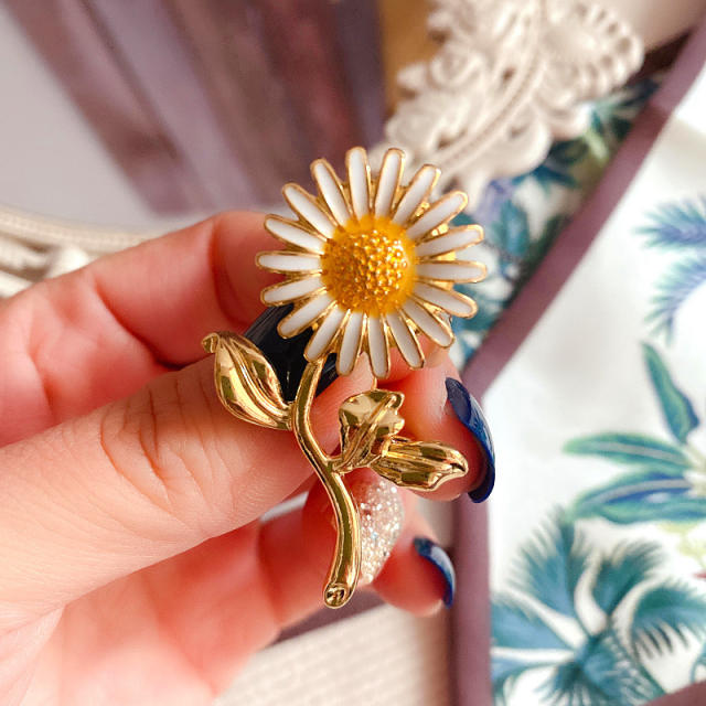 Elegant enamel flower women brooch