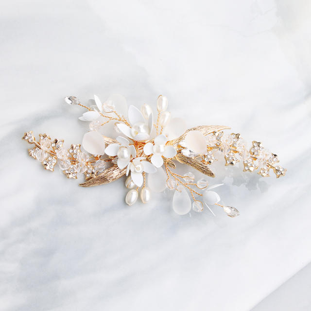 White flower crystal beaded alligator clip