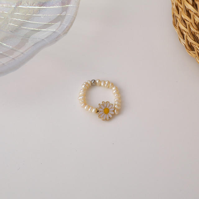 Daisy freshwater pearl adjustable finger ring